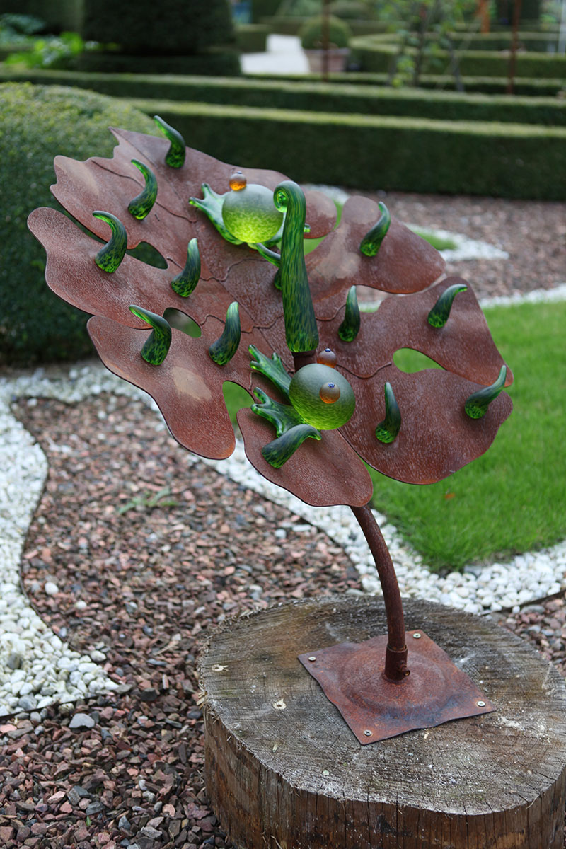 oo_leaf_outdoor-sculpture_green_mj_botgart_IMG_0849.jpg